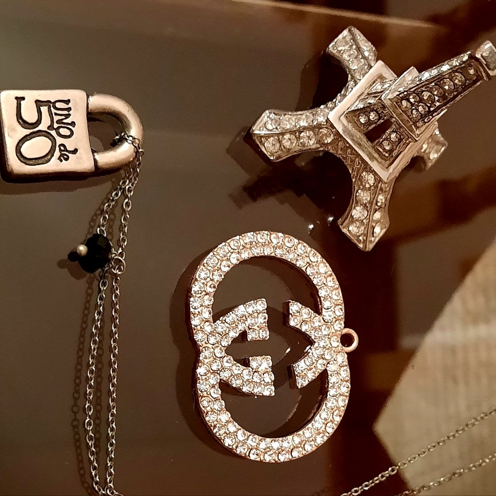 1 Uno fe 50 Charm with necklace and GG Costume Rhinestone Charm, mini Eiffel